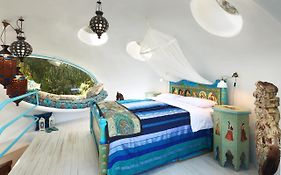 Euphoria Art Land - The Blue House Holiday Home Limassol  Cyprus